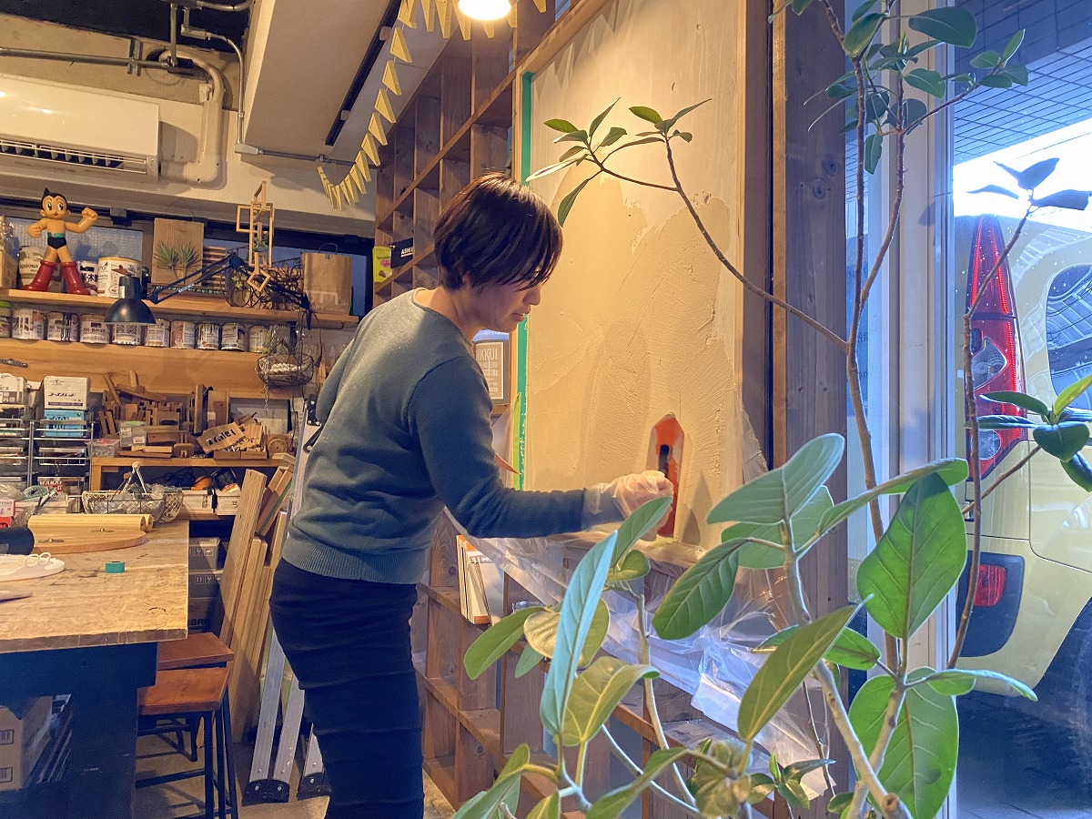京都のマンションリノベ，京都DIY漆喰ぬり6