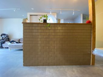 京都市右京区の戸建てリノベーションです。お客様参加型のDIYリノベーションでキッチンタイルも自作です。
