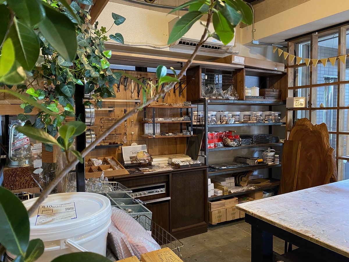 DIYパーツ京都，株式会社サイン，おしゃれなアイアンバー，リノベ京都，株式会社サイン，棚受け金物，真鍮の棚受け，真鍮のタオルバー