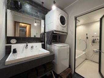 リクシルのカスタムバニティをつかった洗面所のリフォーム，おしゃれな工務店の株式会社サイン